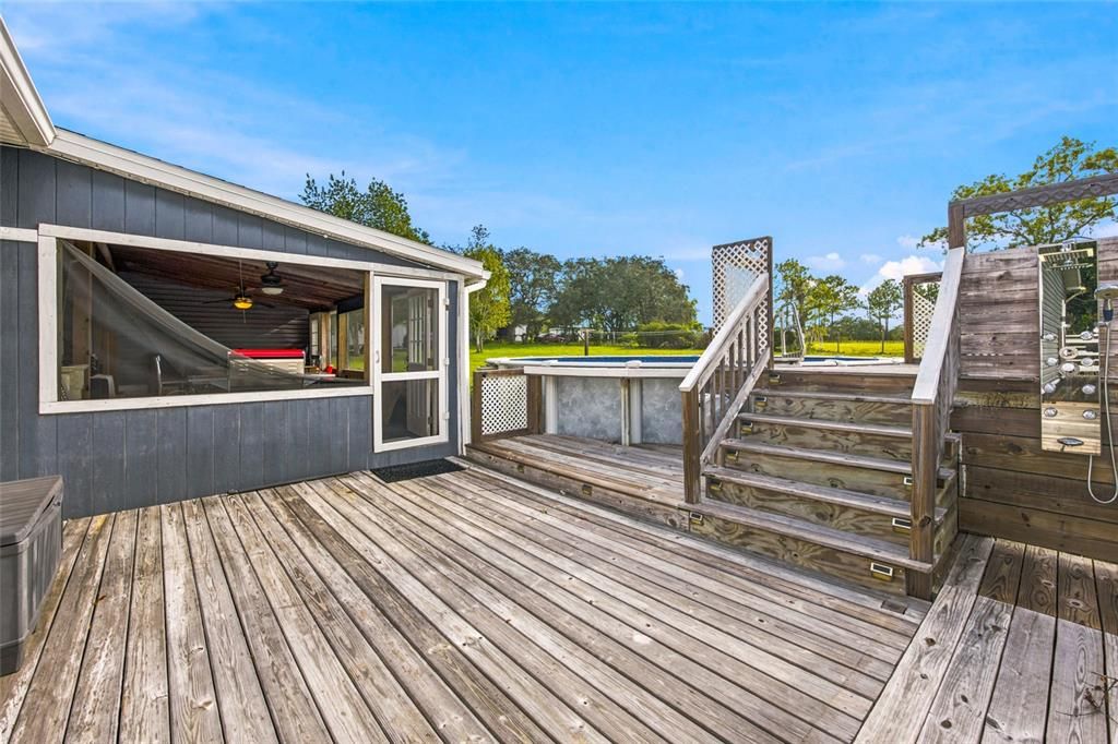 For Sale: $349,999 (4 beds, 2 baths, 2094 Square Feet)