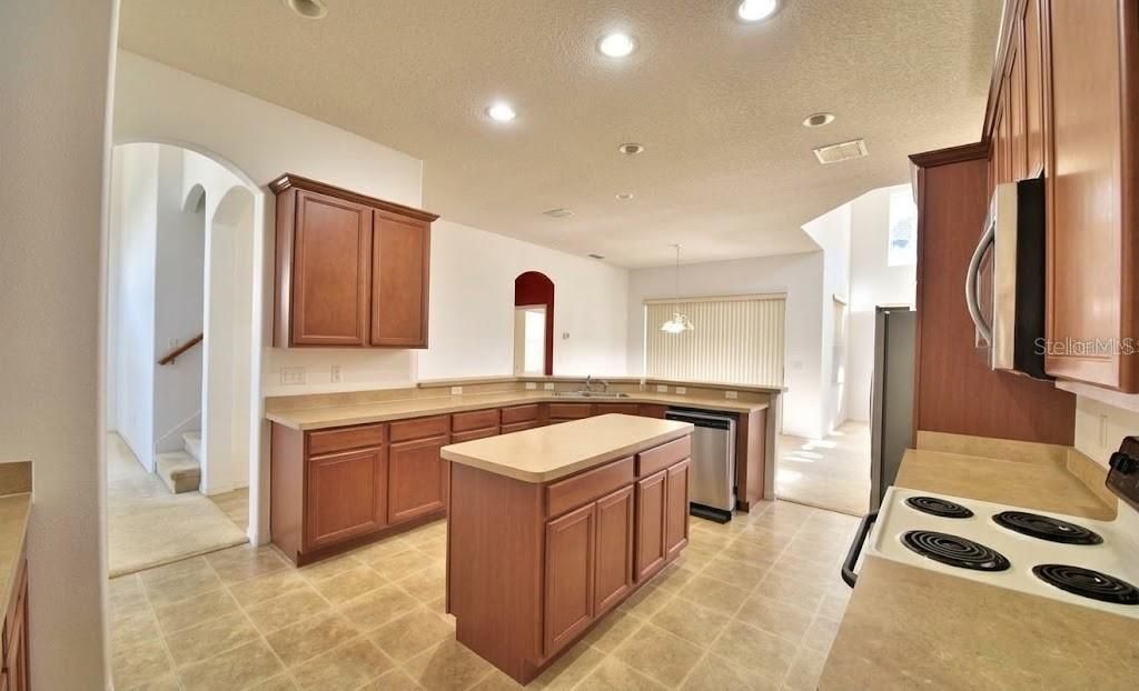 В аренду: $2,900 (5 спален, 3 ванн, 2709 Квадратных фут)
