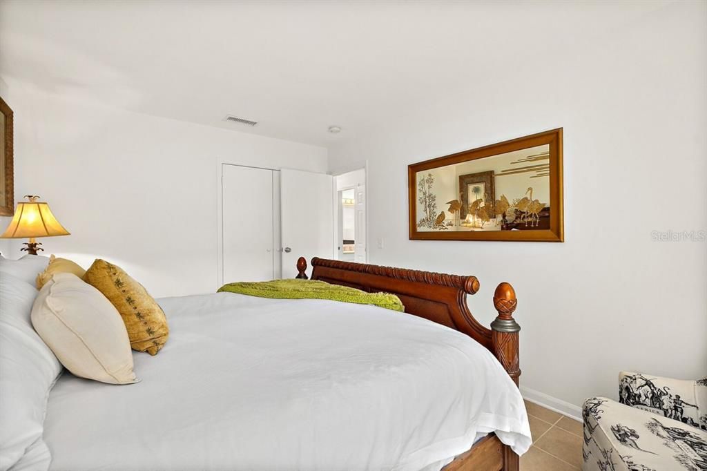 For Rent: $2,500 (3 beds, 1 baths, 1337 Square Feet)