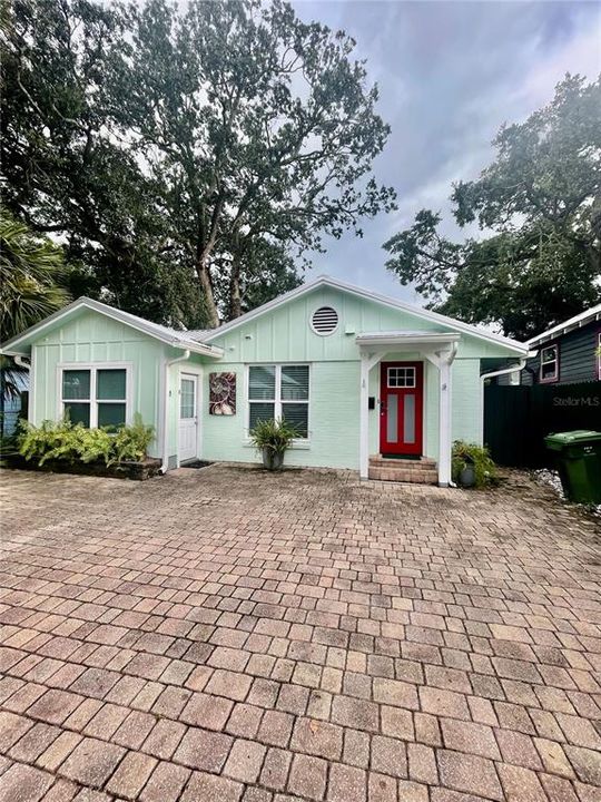 For Rent: $2,500 (3 beds, 1 baths, 1337 Square Feet)