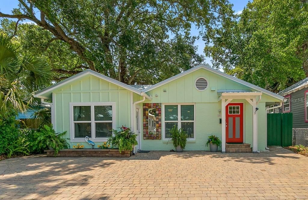 For Rent: $2,500 (3 beds, 1 baths, 1337 Square Feet)