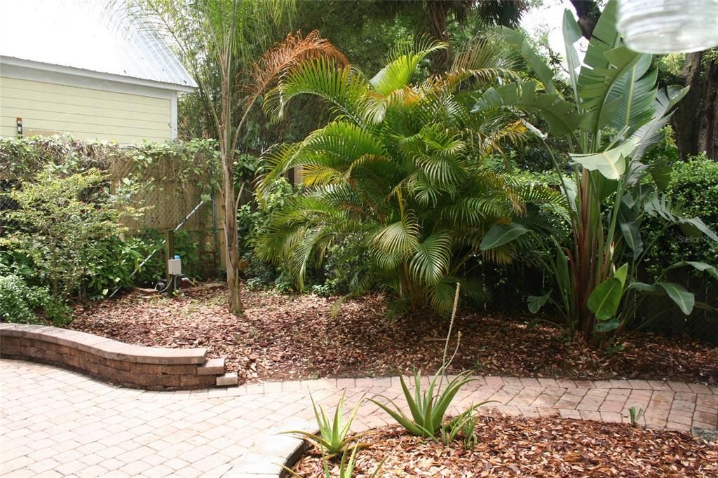 For Rent: $2,500 (3 beds, 1 baths, 1337 Square Feet)