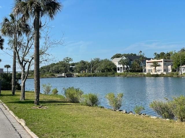For Rent: $2,500 (3 beds, 1 baths, 1337 Square Feet)