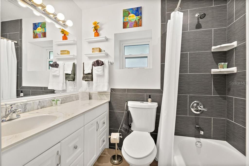 For Rent: $2,500 (3 beds, 1 baths, 1337 Square Feet)