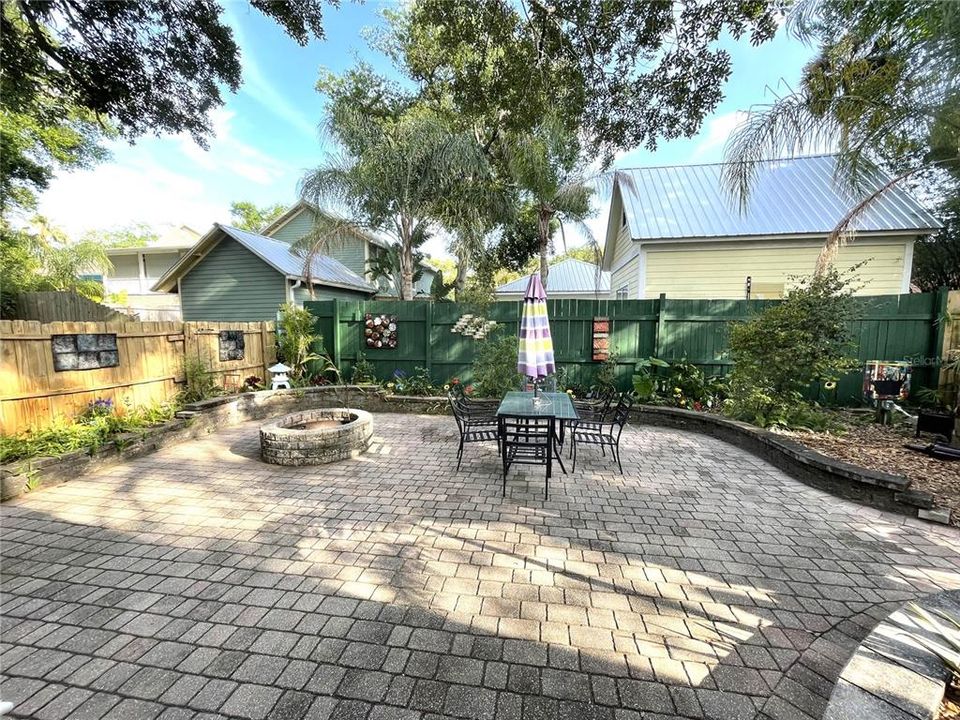 For Rent: $2,500 (3 beds, 1 baths, 1337 Square Feet)