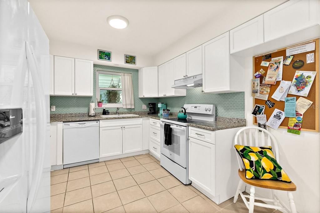 For Rent: $2,500 (3 beds, 1 baths, 1337 Square Feet)