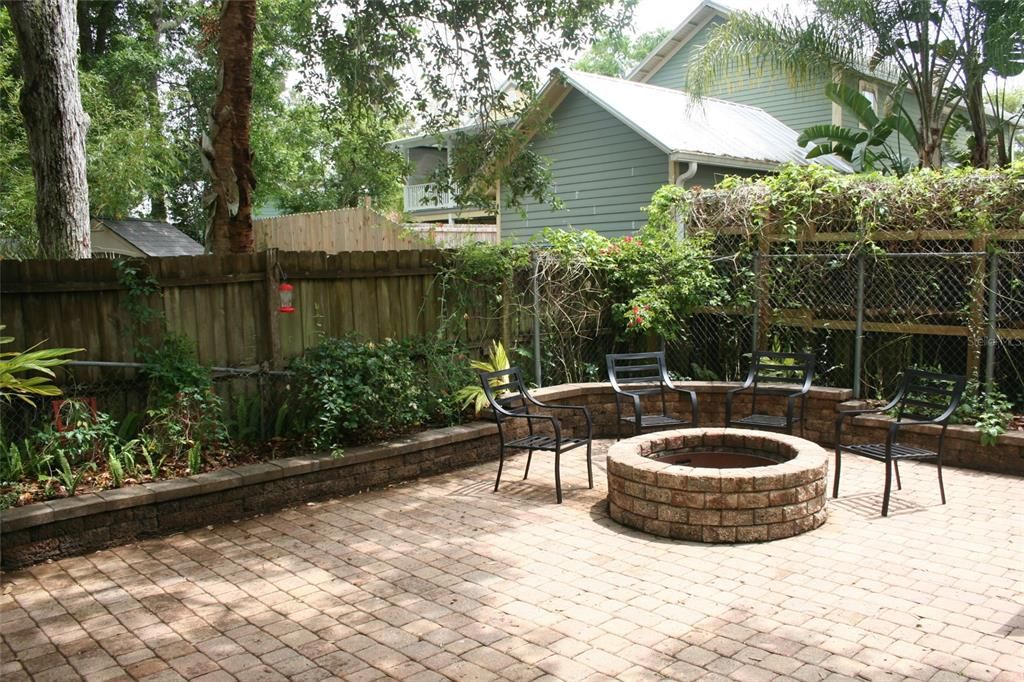 For Rent: $2,500 (3 beds, 1 baths, 1337 Square Feet)