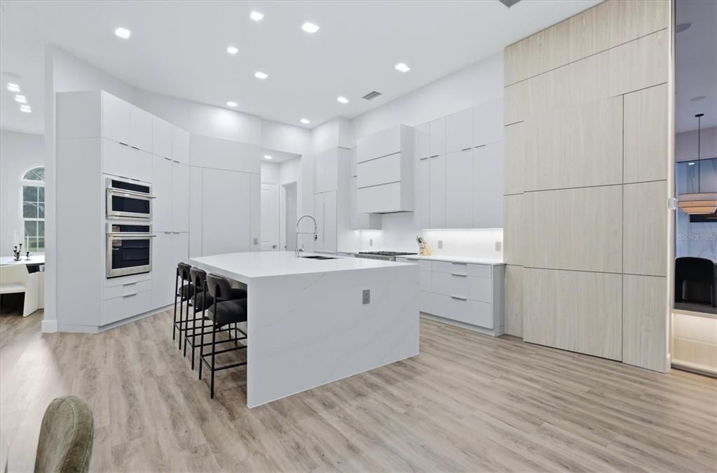 На продажу: $3,995,000 (4 спален, 4 ванн, 4310 Квадратных фут)