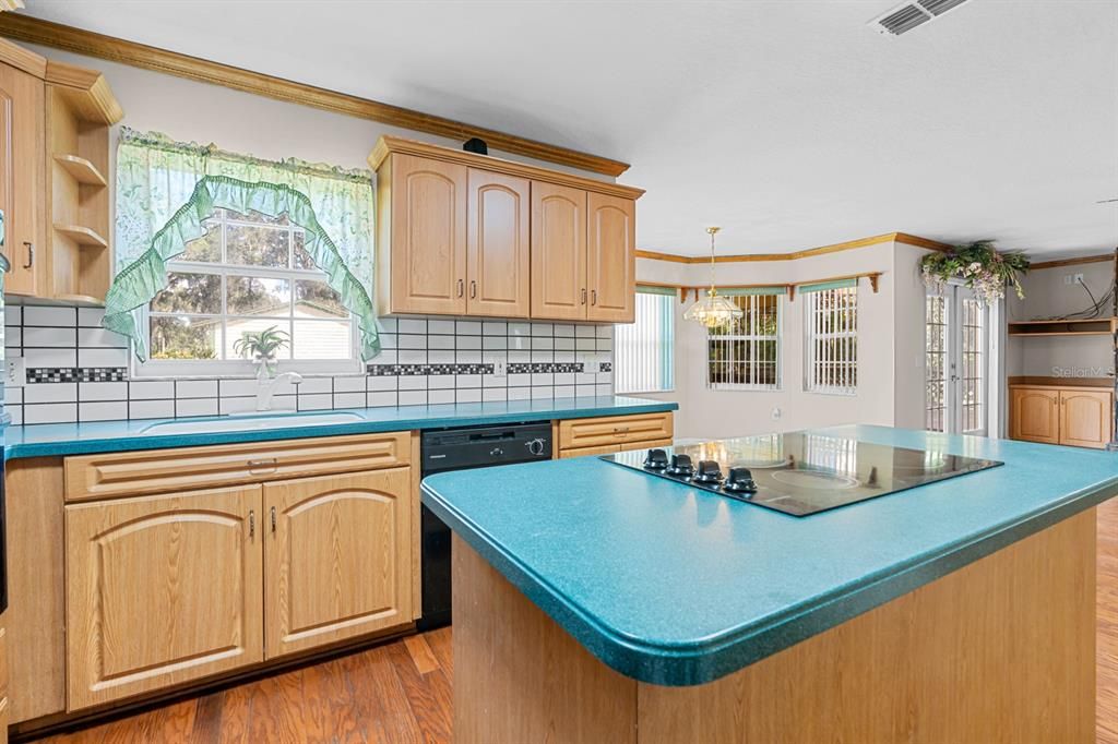 На продажу: $799,999 (5 спален, 3 ванн, 2751 Квадратных фут)