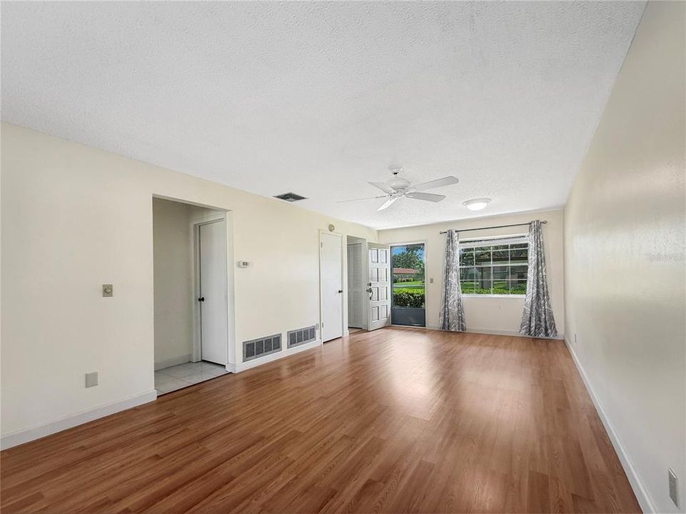 For Sale: $101,000 (1 beds, 1 baths, 645 Square Feet)