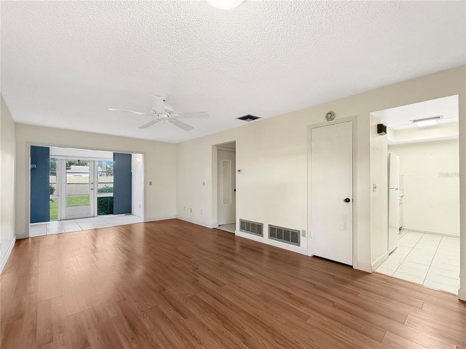 For Sale: $101,000 (1 beds, 1 baths, 645 Square Feet)
