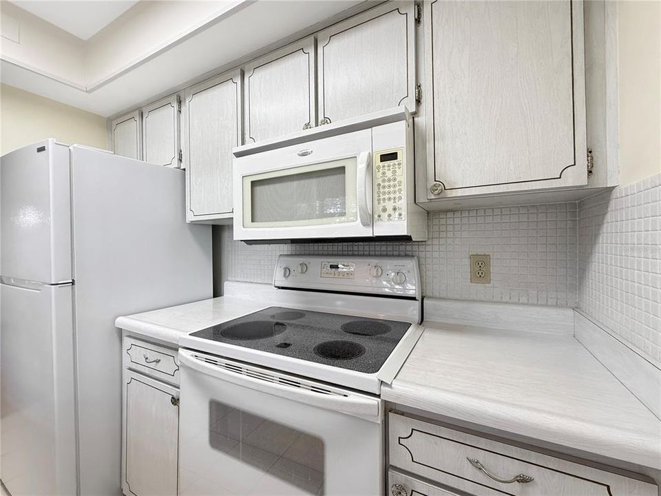 For Sale: $101,000 (1 beds, 1 baths, 645 Square Feet)