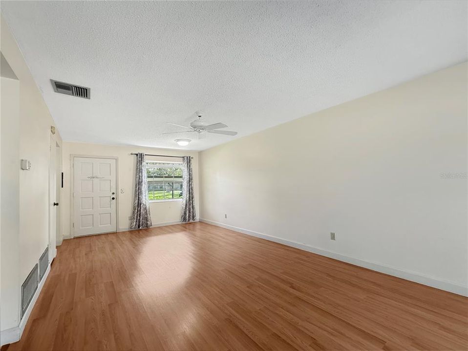 For Sale: $101,000 (1 beds, 1 baths, 645 Square Feet)