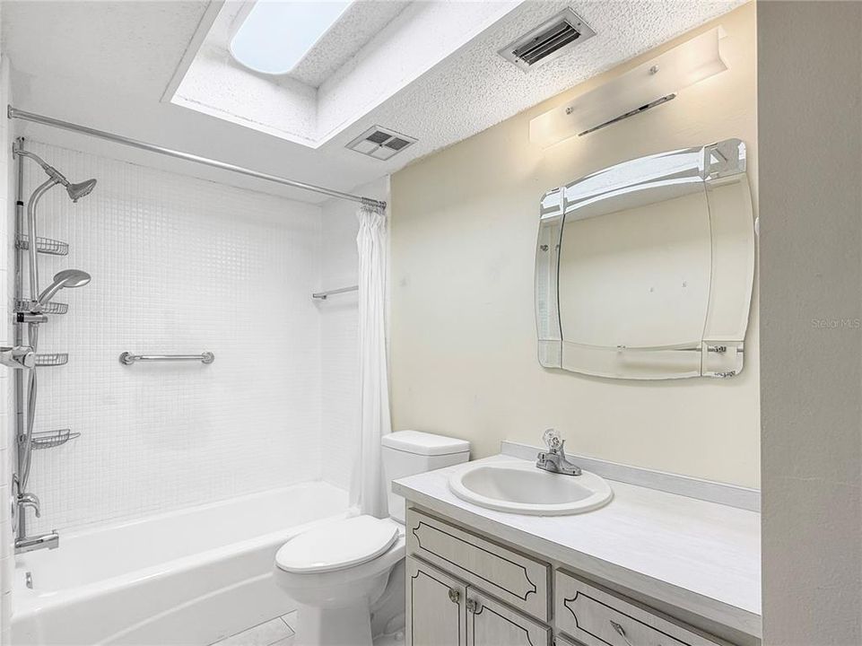 For Sale: $101,000 (1 beds, 1 baths, 645 Square Feet)
