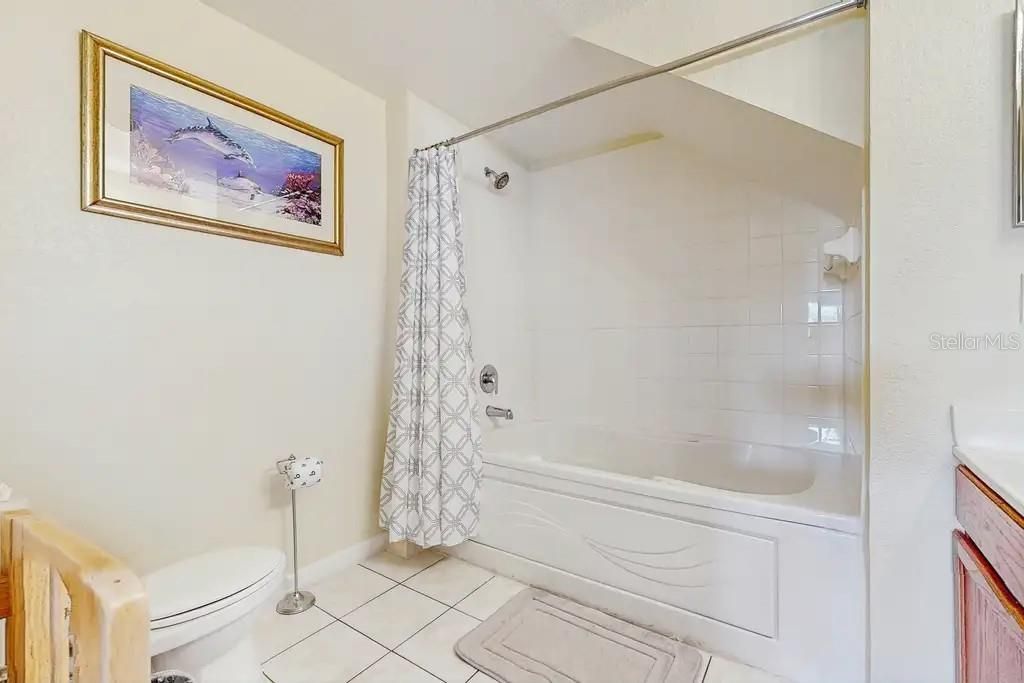 For Sale: $207,000 (3 beds, 2 baths, 1296 Square Feet)