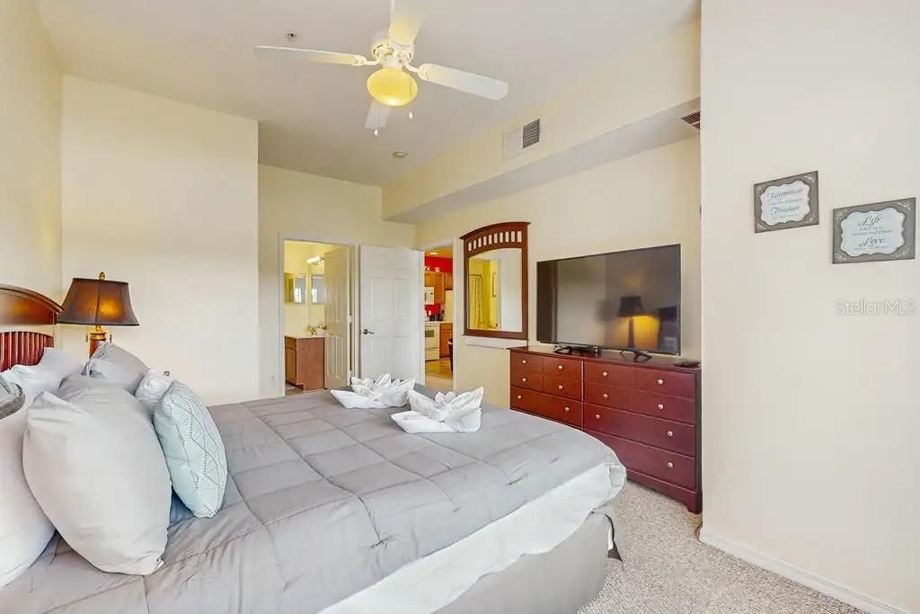 For Sale: $207,000 (3 beds, 2 baths, 1296 Square Feet)
