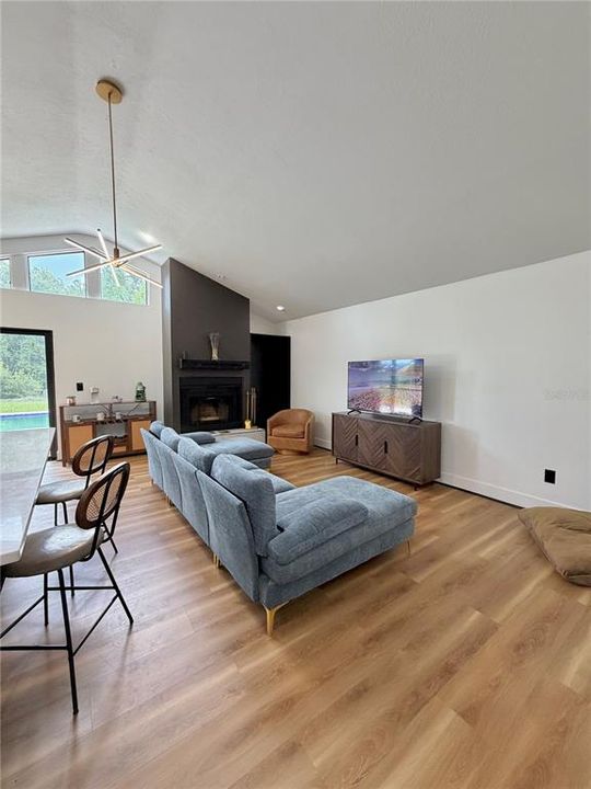 En Venta: $495,000 (4 camas, 2 baños, 2110 Pies cuadrados)