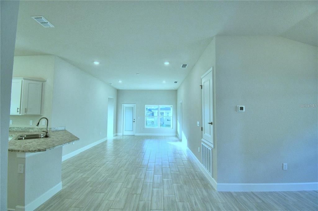En Venta: $360,659 (4 camas, 2 baños, 1820 Pies cuadrados)