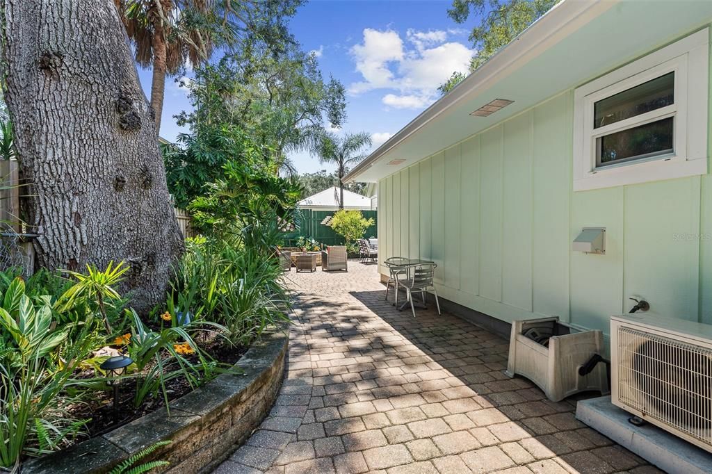 For Sale: $719,000 (4 beds, 2 baths, 1645 Square Feet)