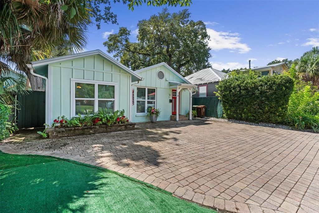 For Sale: $719,000 (4 beds, 2 baths, 1645 Square Feet)