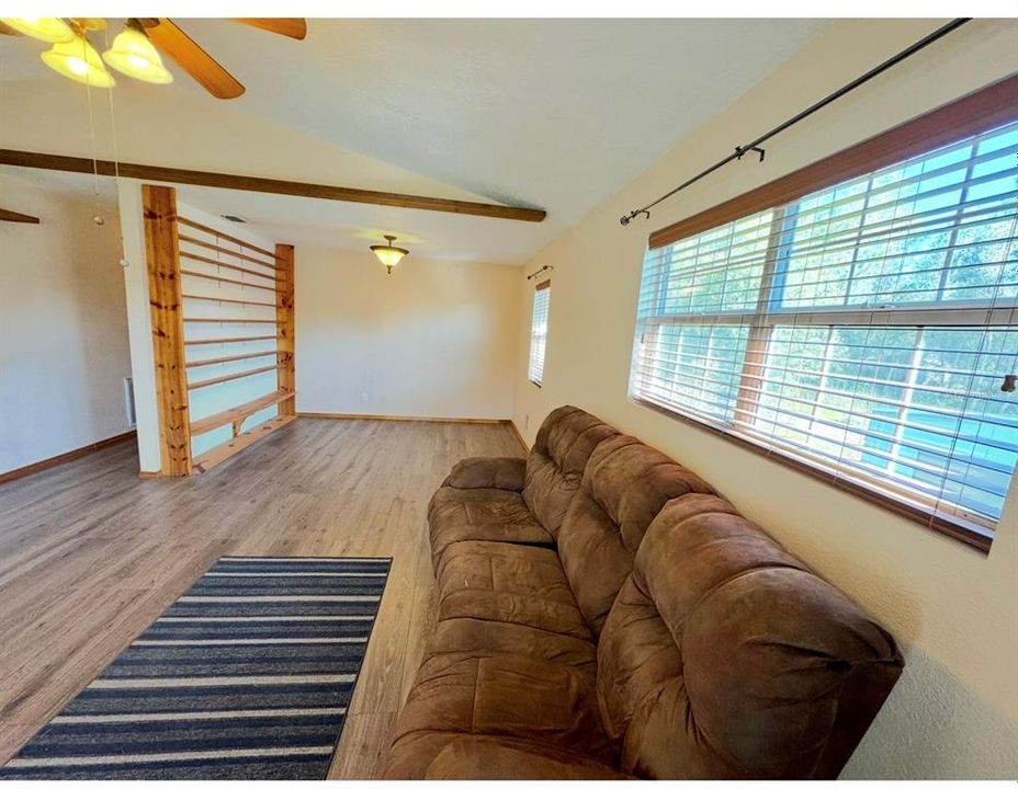 待售: $279,900 (2 贝兹, 2 浴室, 1068 平方英尺)