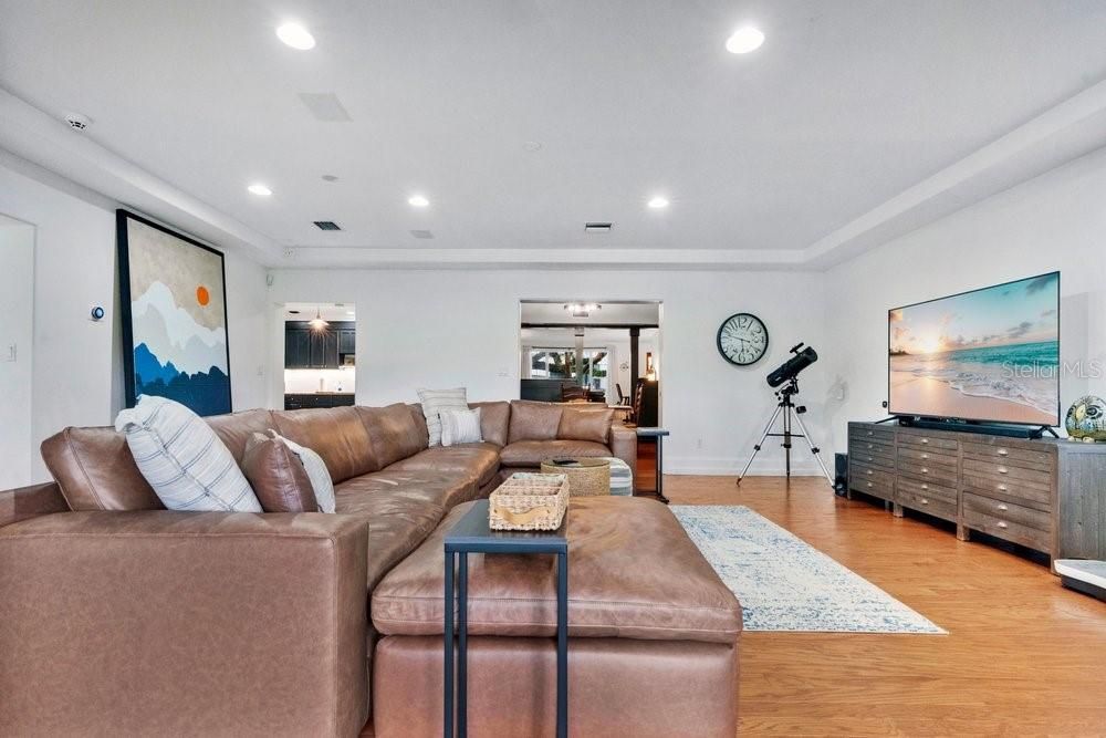 En Venta: $1,100,000 (3 camas, 2 baños, 2196 Pies cuadrados)