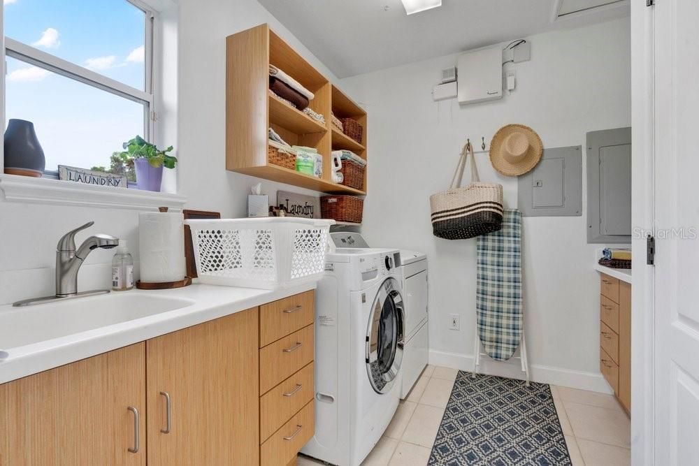 En Venta: $1,100,000 (3 camas, 2 baños, 2196 Pies cuadrados)