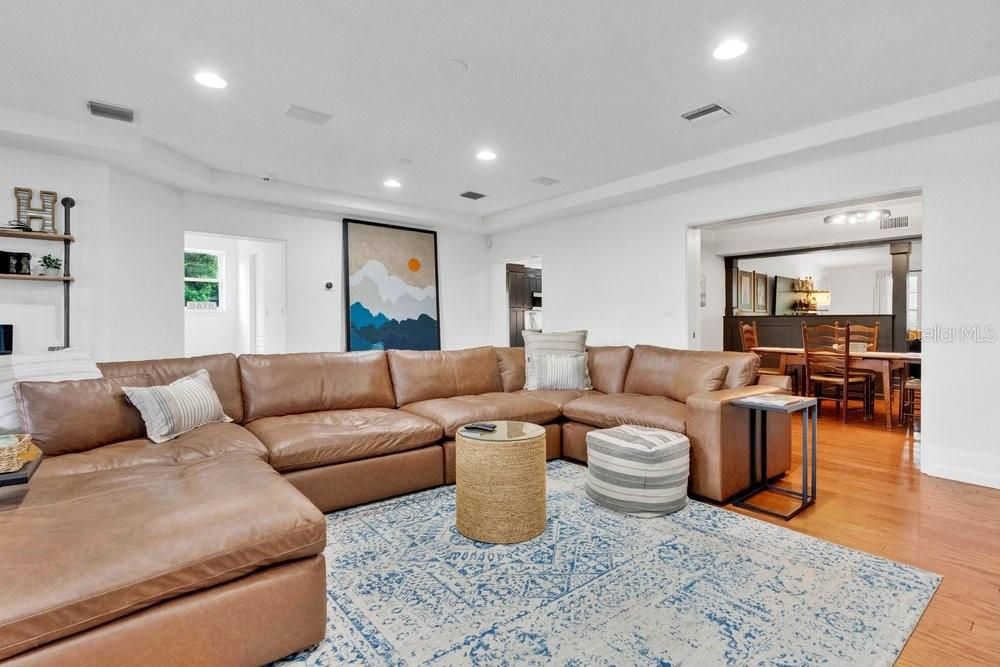 En Venta: $1,100,000 (3 camas, 2 baños, 2196 Pies cuadrados)