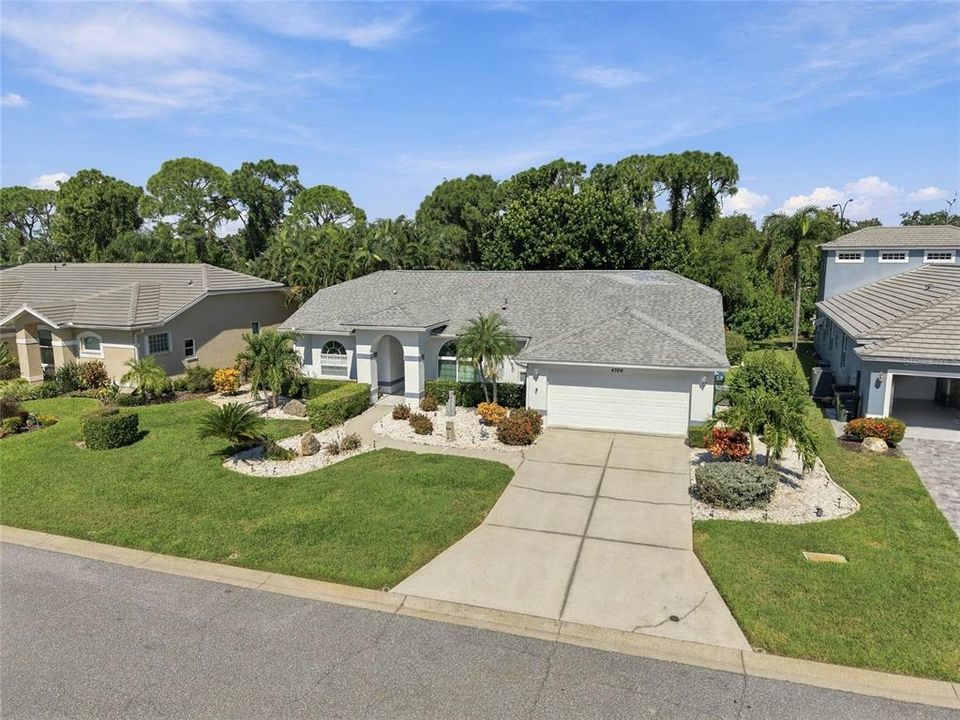 For Sale: $550,000 (3 beds, 2 baths, 2163 Square Feet)