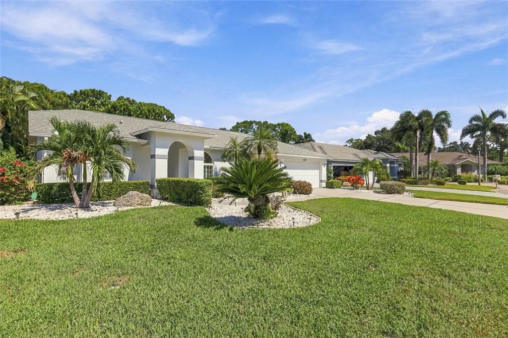 For Sale: $550,000 (3 beds, 2 baths, 2163 Square Feet)