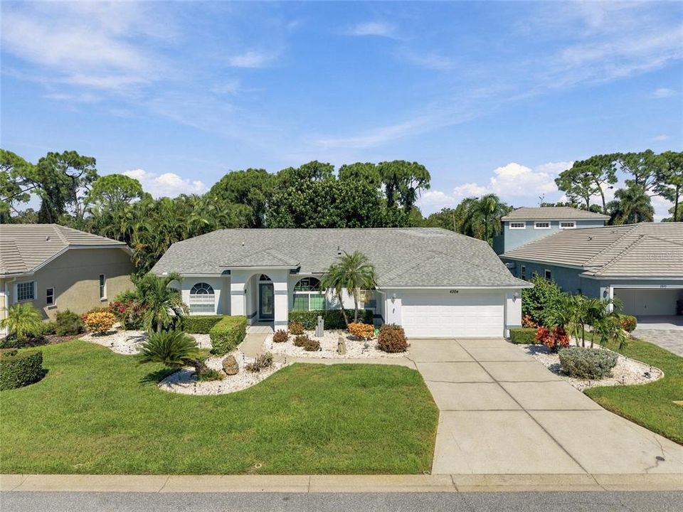 For Sale: $550,000 (3 beds, 2 baths, 2163 Square Feet)