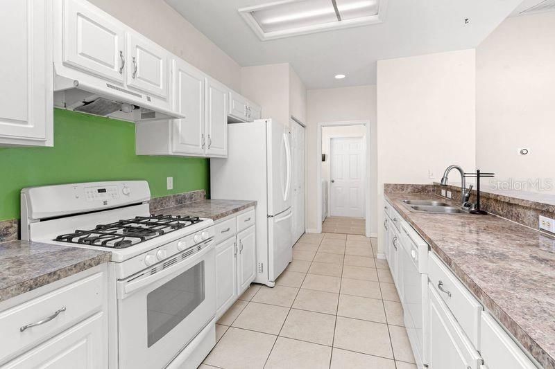 For Sale: $339,000 (3 beds, 2 baths, 1759 Square Feet)
