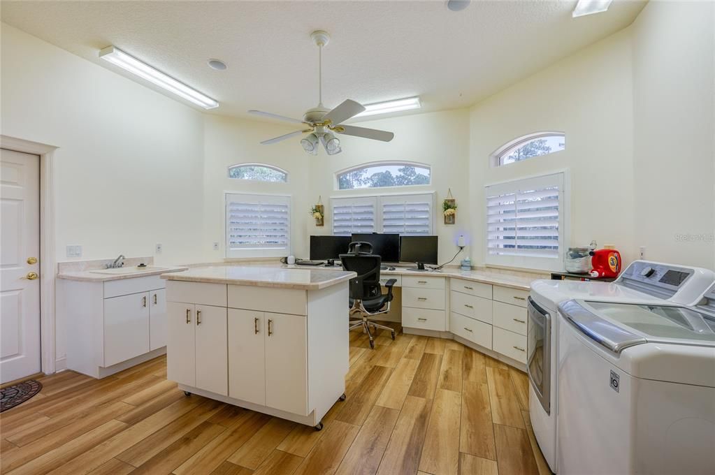 For Sale: $1,450,000 (3 beds, 3 baths, 4179 Square Feet)