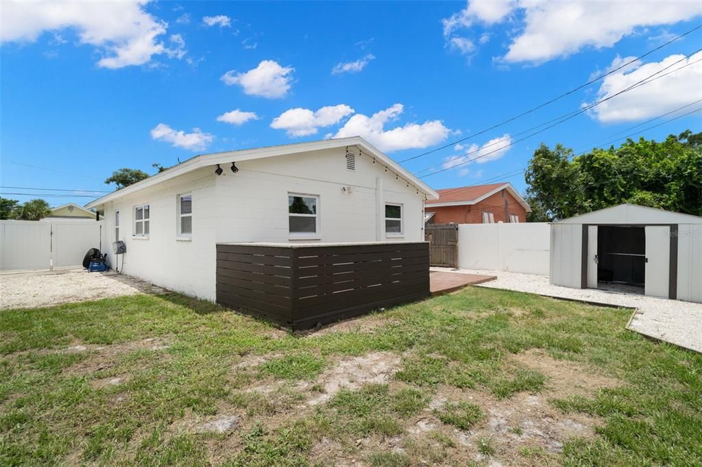 For Rent: $2,300 (3 beds, 1 baths, 930 Square Feet)