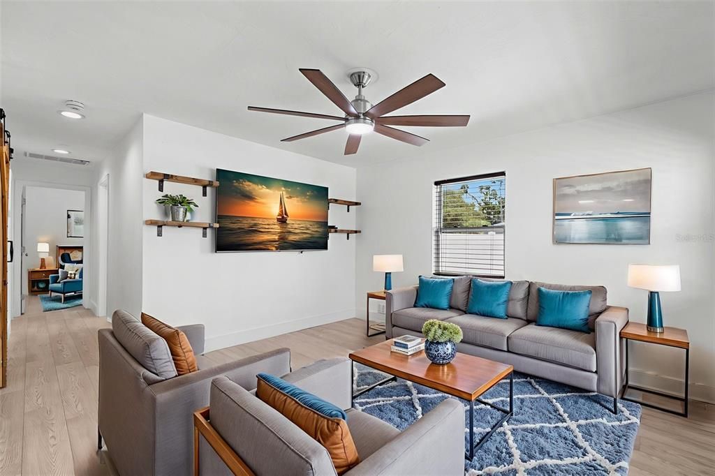 For Rent: $2,300 (3 beds, 1 baths, 930 Square Feet)