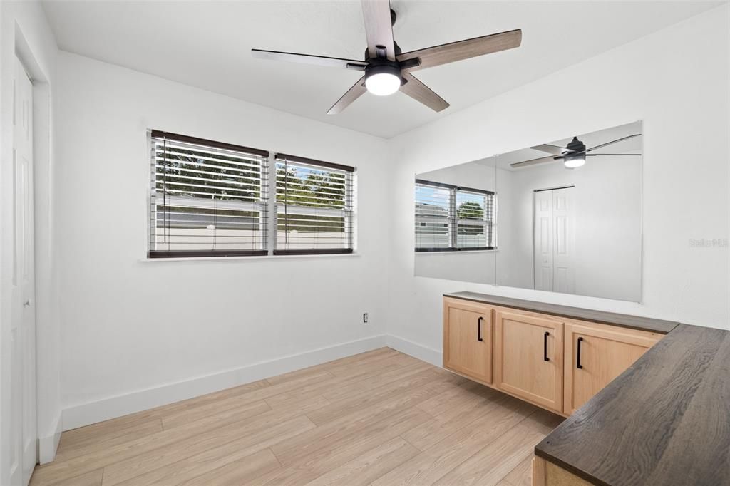 For Rent: $2,300 (3 beds, 1 baths, 930 Square Feet)