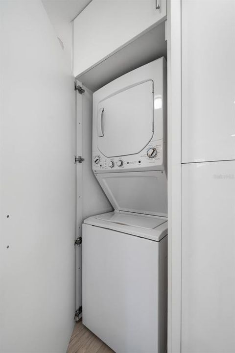 For Rent: $2,300 (3 beds, 1 baths, 930 Square Feet)