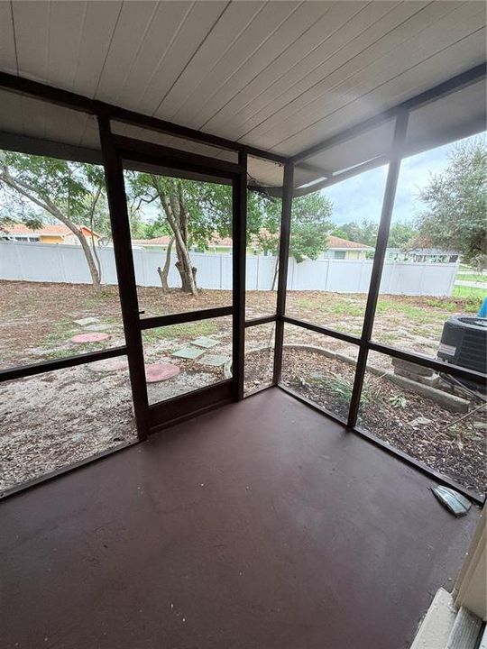 For Sale: $249,900 (2 beds, 2 baths, 969 Square Feet)