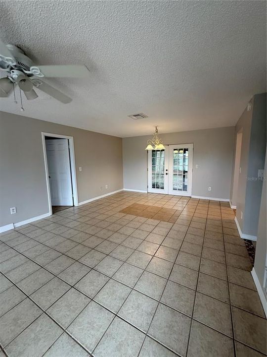 For Sale: $249,900 (2 beds, 2 baths, 969 Square Feet)