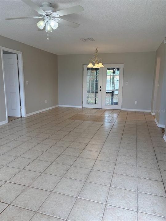 For Sale: $249,900 (2 beds, 2 baths, 969 Square Feet)