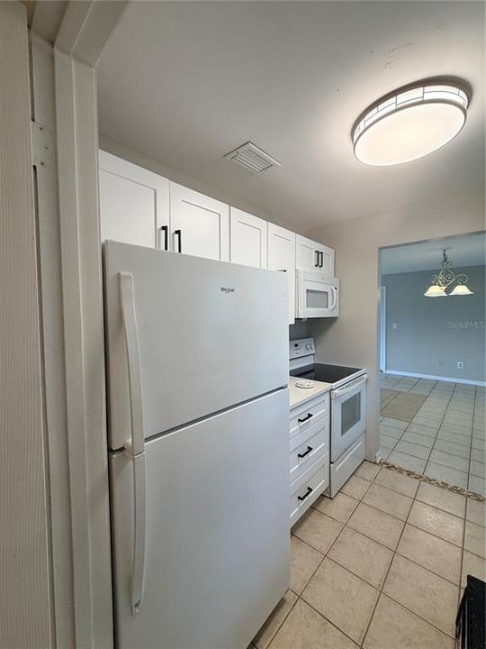 For Sale: $249,900 (2 beds, 2 baths, 969 Square Feet)