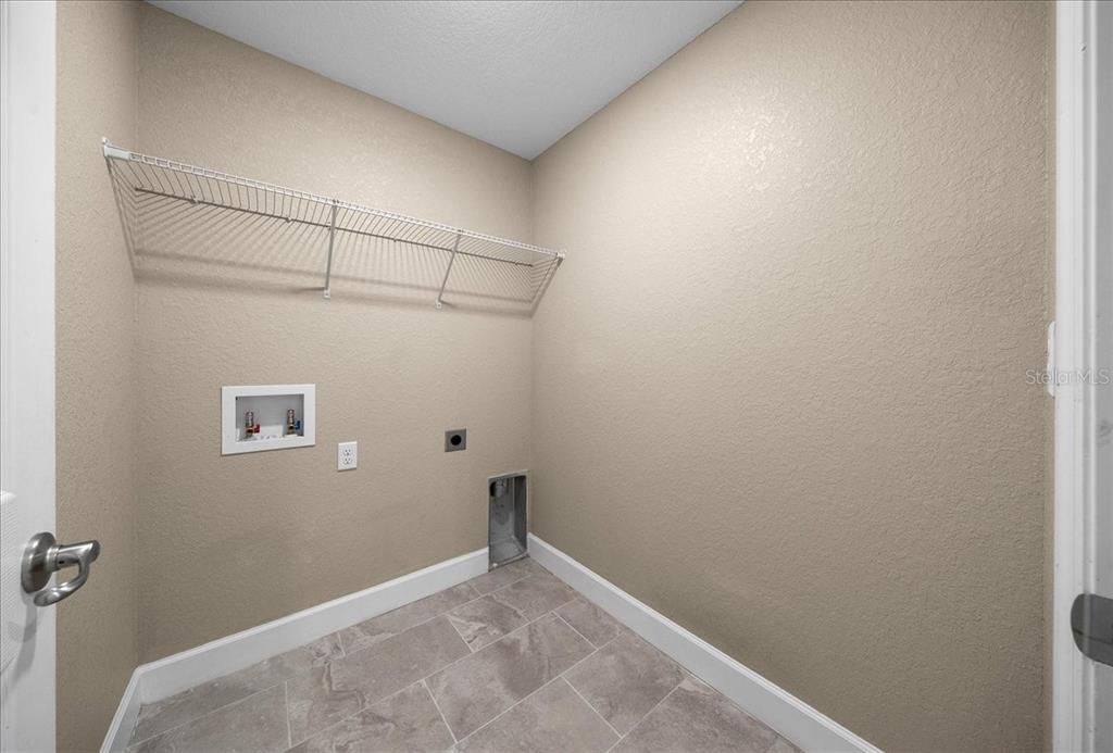 For Sale: $265,000 (3 beds, 2 baths, 1304 Square Feet)