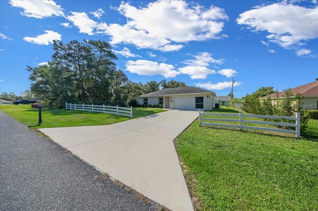 For Sale: $265,000 (3 beds, 2 baths, 1304 Square Feet)
