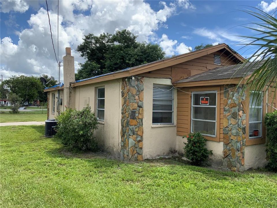 For Sale: $167,000 (3 beds, 1 baths, 936 Square Feet)
