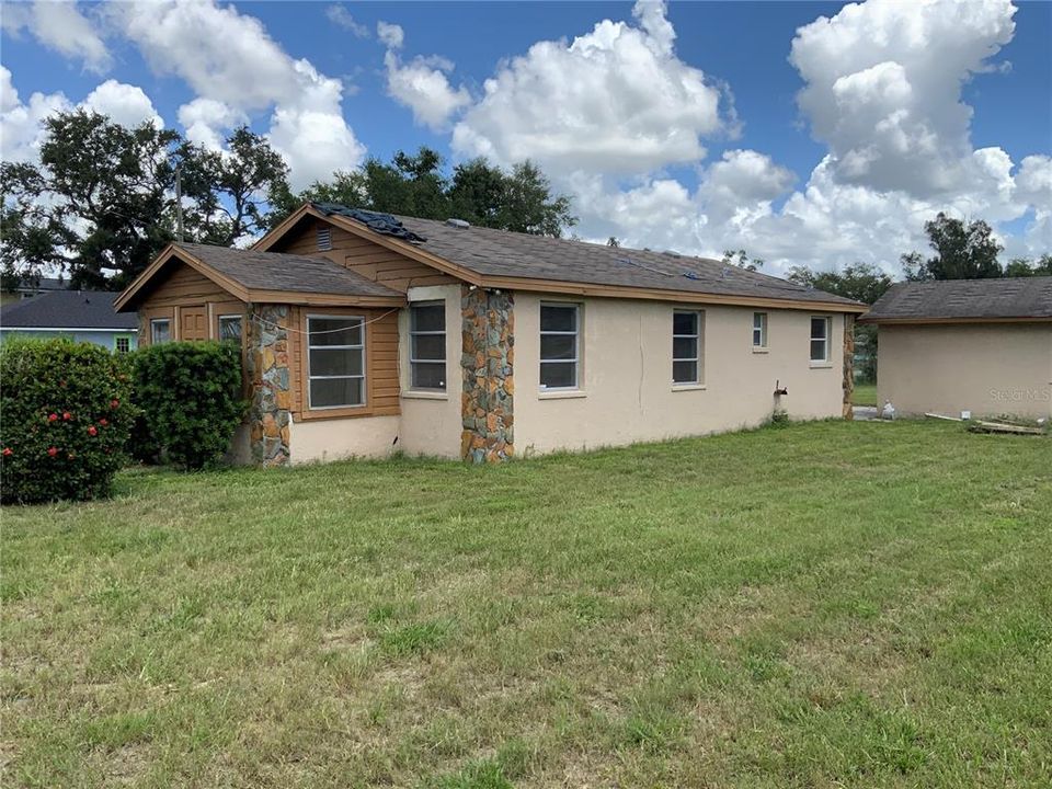For Sale: $167,000 (3 beds, 1 baths, 936 Square Feet)