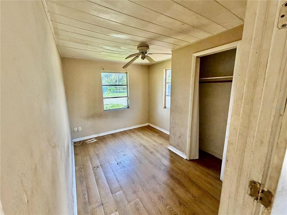 For Sale: $167,000 (3 beds, 1 baths, 936 Square Feet)