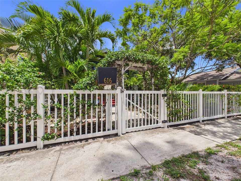 For Rent: $3,800 (2 beds, 2 baths, 1475 Square Feet)