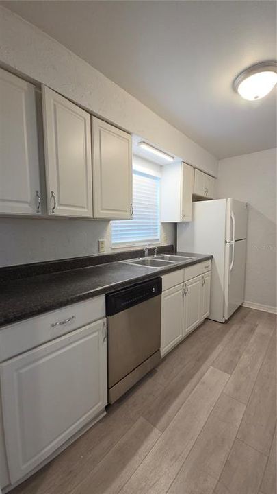 В аренду: $1,995 (3 спален, 3 ванн, 1312 Квадратных фут)