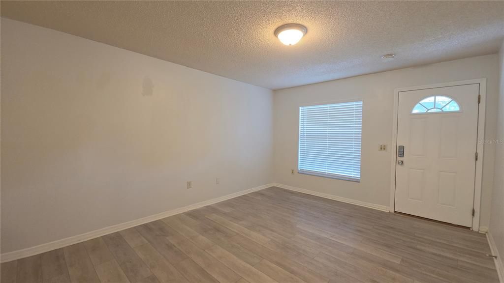 В аренду: $1,995 (3 спален, 3 ванн, 1312 Квадратных фут)