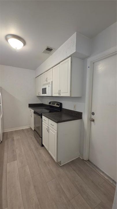 В аренду: $1,995 (3 спален, 3 ванн, 1312 Квадратных фут)